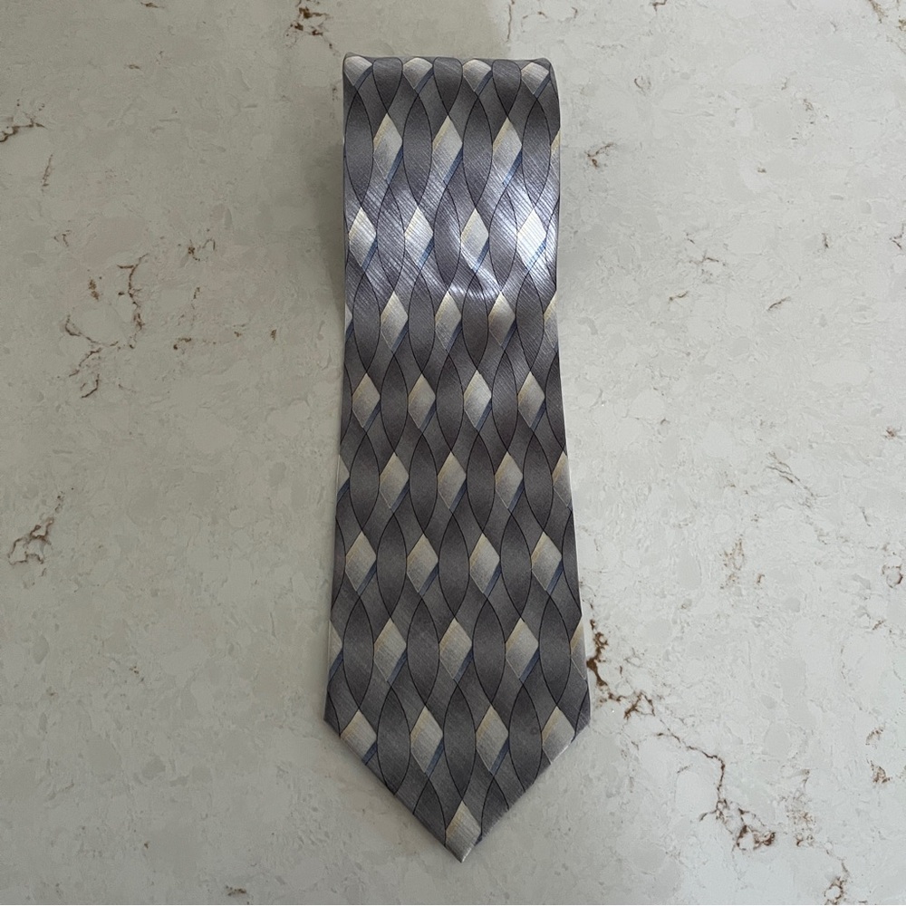 Bruno Rossi 100% Silk grey silver patterned 4inch wide‎ tie